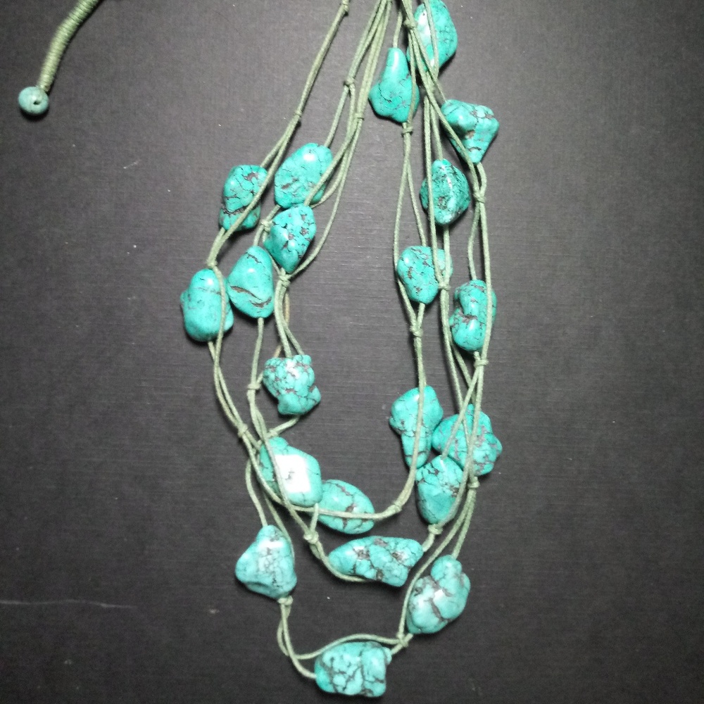 TURQUOISE BEADED 24" NECKLACE